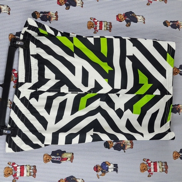 Champion geo stripe print black & white casual athlectic basketball LG shorts - Picture 5 of 7